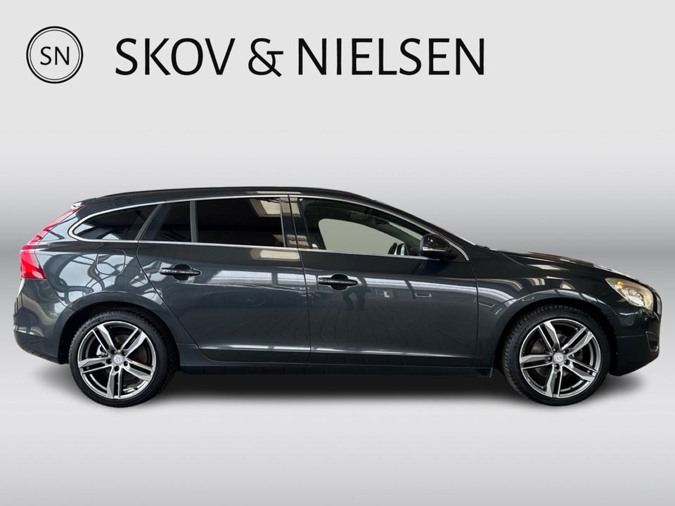 Volvo V60 1,6 T4 180 Momentum aut. 5d