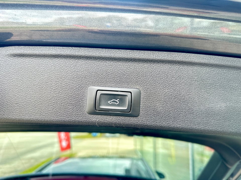 Audi A4 40 TDi S-line S-tr. 4d