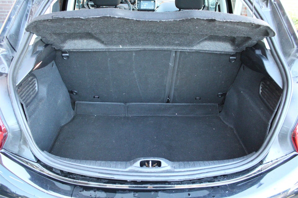 Peugeot 208 1,6 BlueHDi 100 Desire Sky 5d