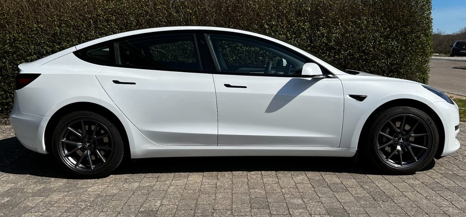 Tesla Model 3 Long Range AWD 4d