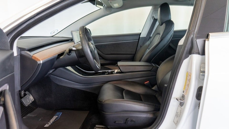 Tesla Model 3 Standard Range+ RWD 4d