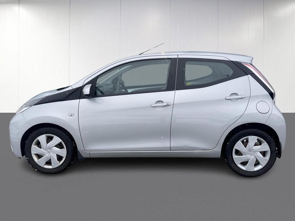 Toyota Aygo 1,0 VVT-i x-play 5d