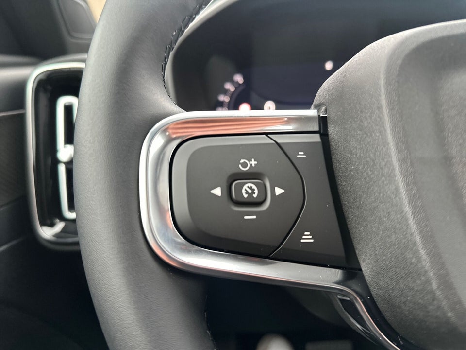 Volvo EX40 Extended Range Black Edition Excess 5d