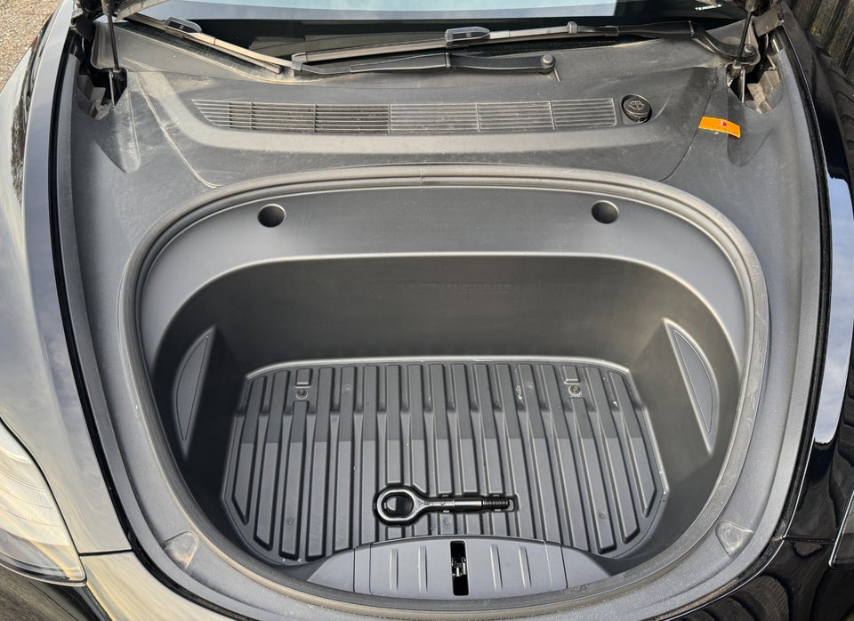 Tesla Model 3 Long Range AWD 4d