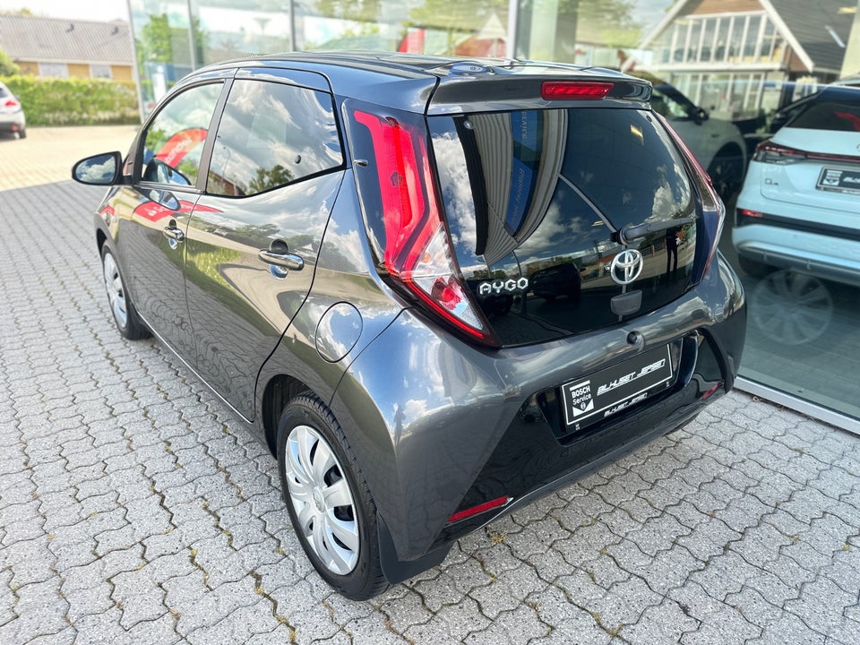 Toyota Aygo 1,0 VVT-i x-press 5d