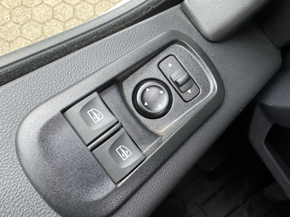 Nissan Interstar 2,0 dCi 150 L2H2 N-Connecta Van