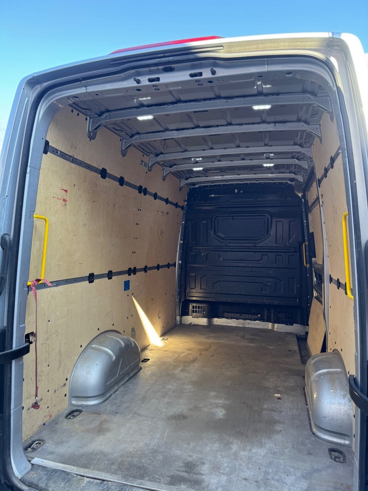 VW Crafter 35 2,0 TDi 140 Kassevogn L3H2