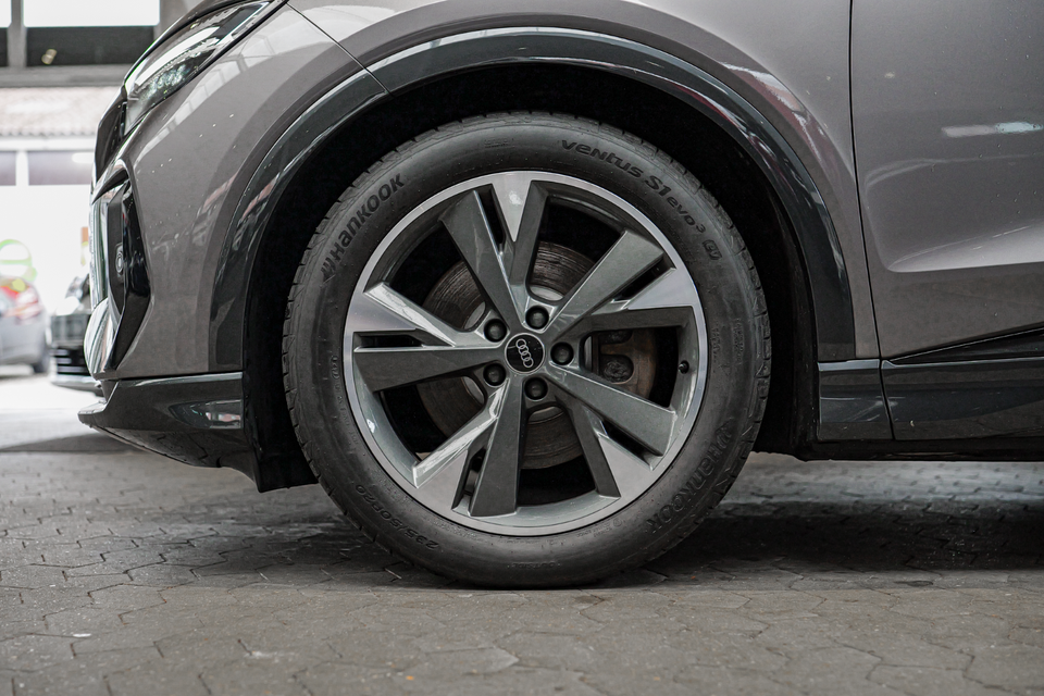 Audi Q4 e-tron 45 S-line quattro 5d