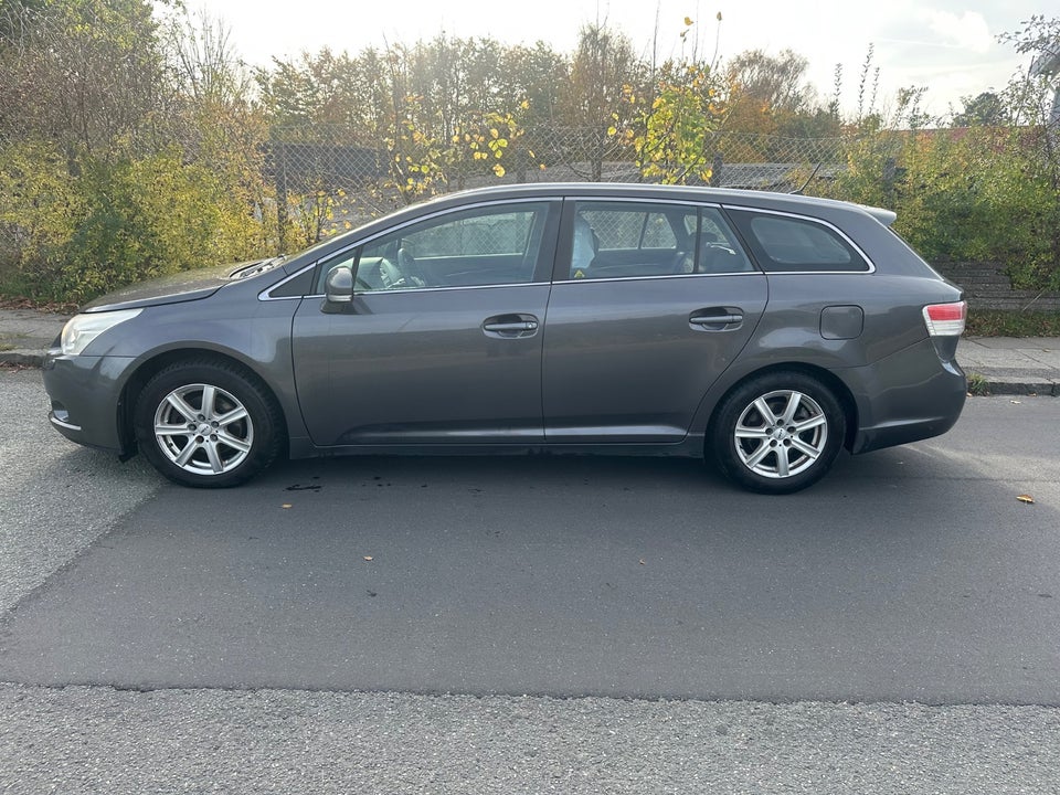 Toyota Avensis 2,0 D-4D T3 stc. 5d