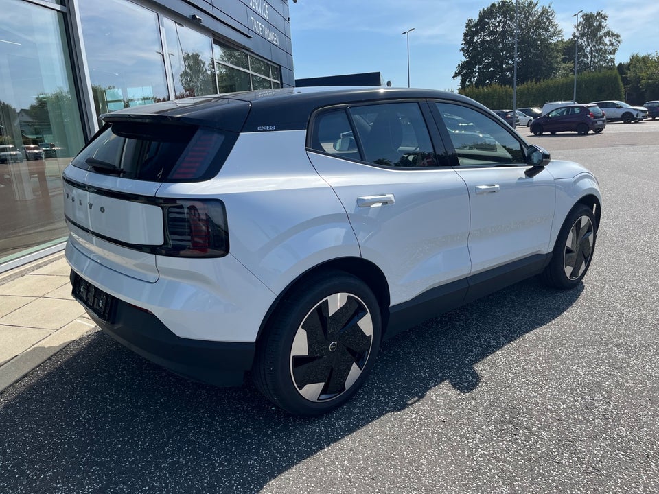 Volvo EX30 Extended Range Plus 5d