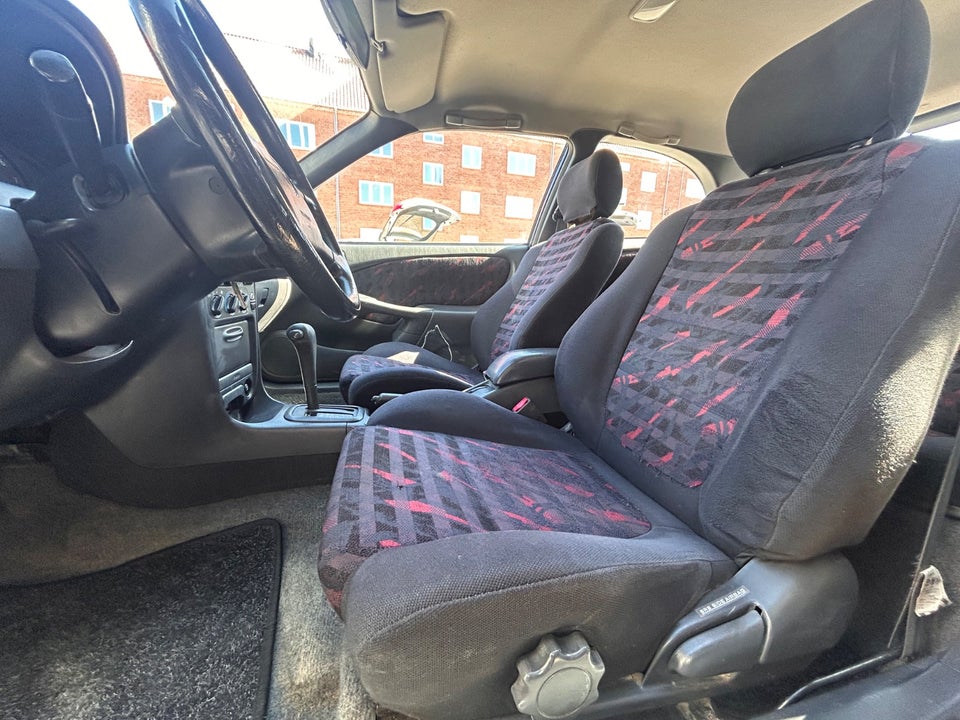 Toyota Corolla 1,3 Terra aut. 3d