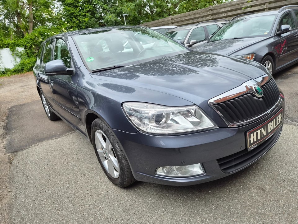 Skoda Octavia 1,6 TDi 105 Ambiente Combi 5d