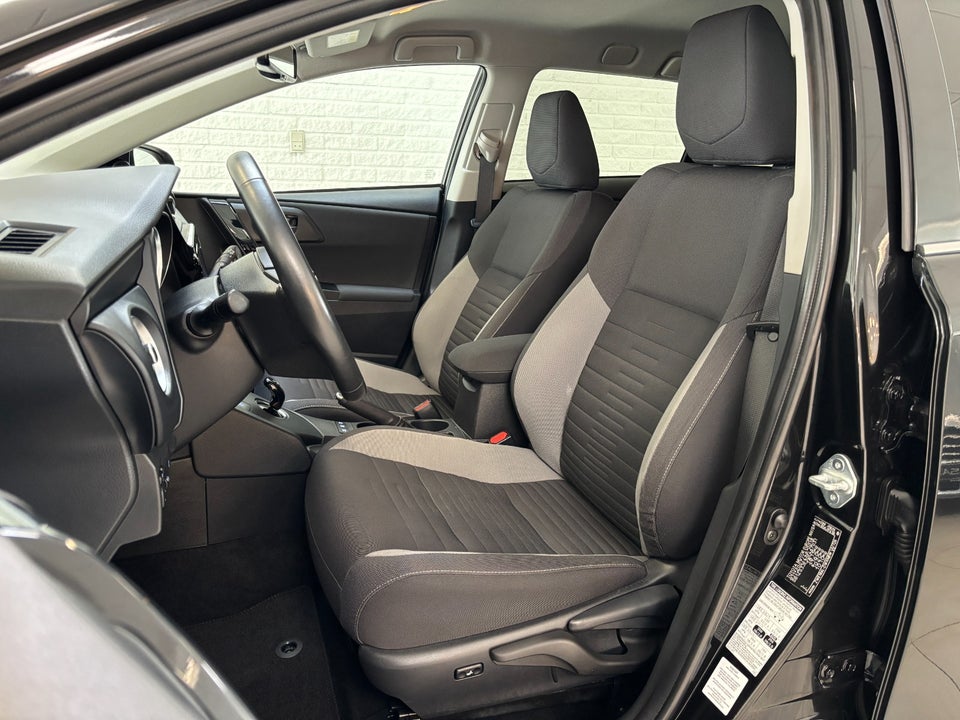 Toyota Auris 1,8 Hybrid H1 Touring Sports CVT 5d