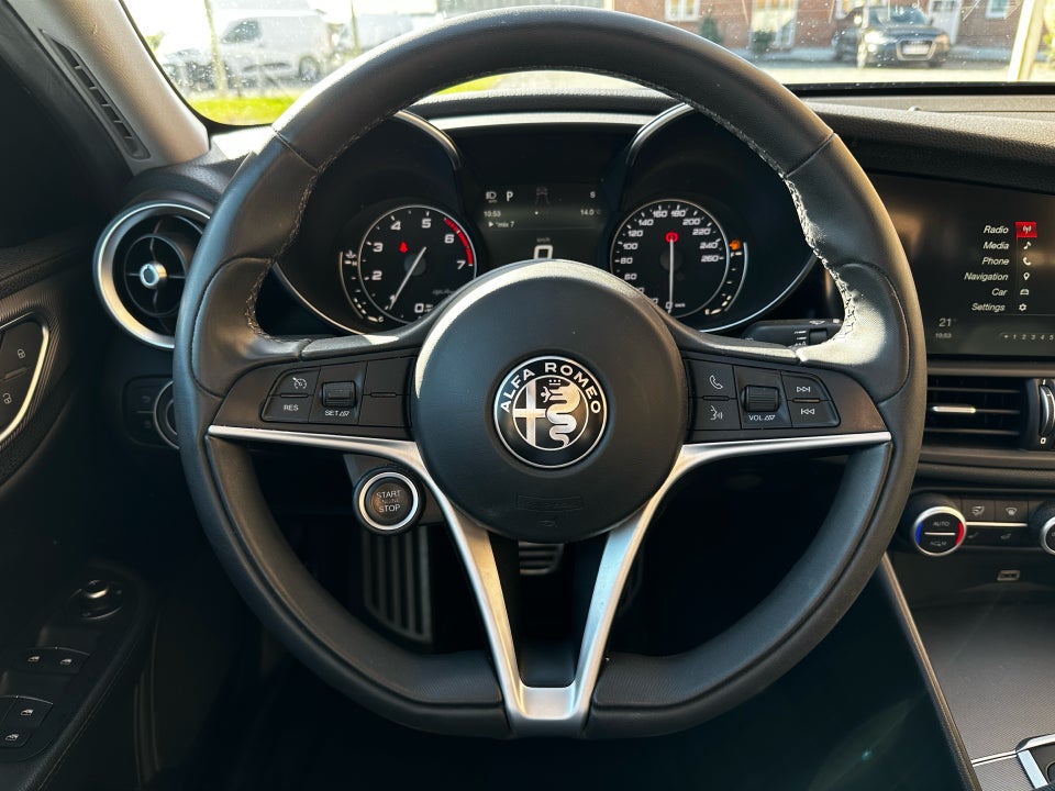 Alfa Romeo Giulia 2,0 T 280 Veloce aut. Q4 4d