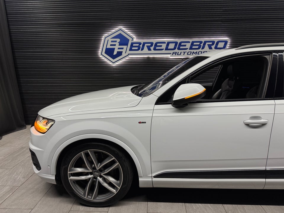 Audi Q7 3,0 TDi 272 S-line quattro Tiptr. 7prs 5d