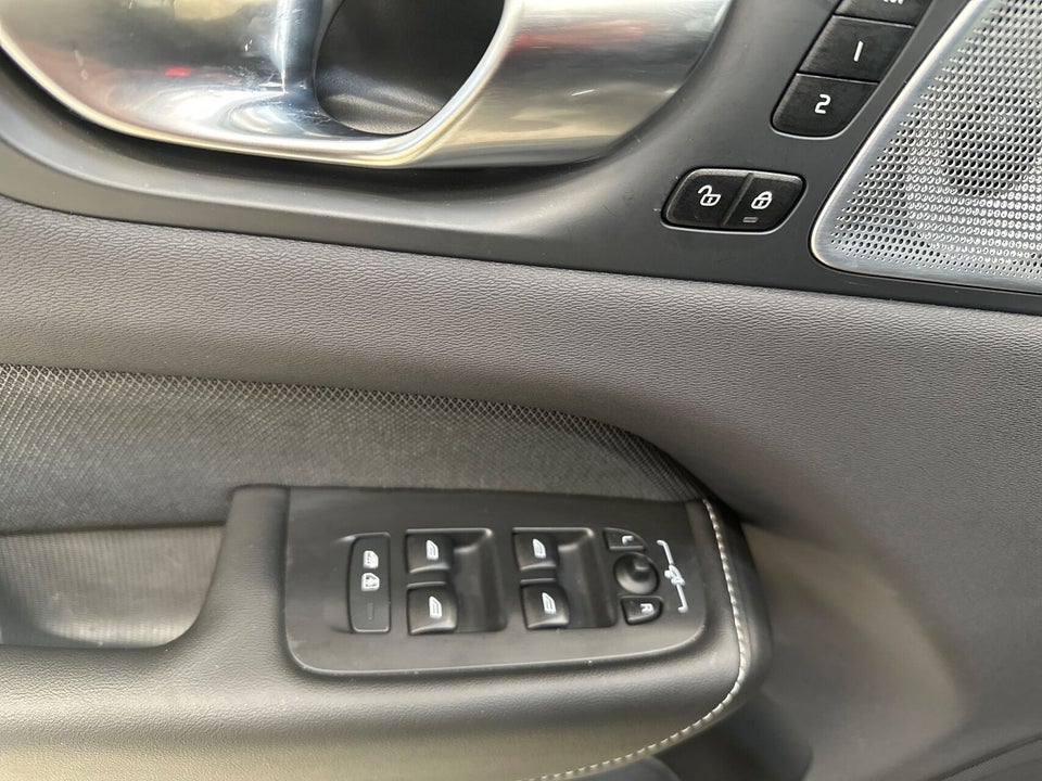 Volvo XC60 2,0 T8 ReCharge Black Edition aut. AWD 5d