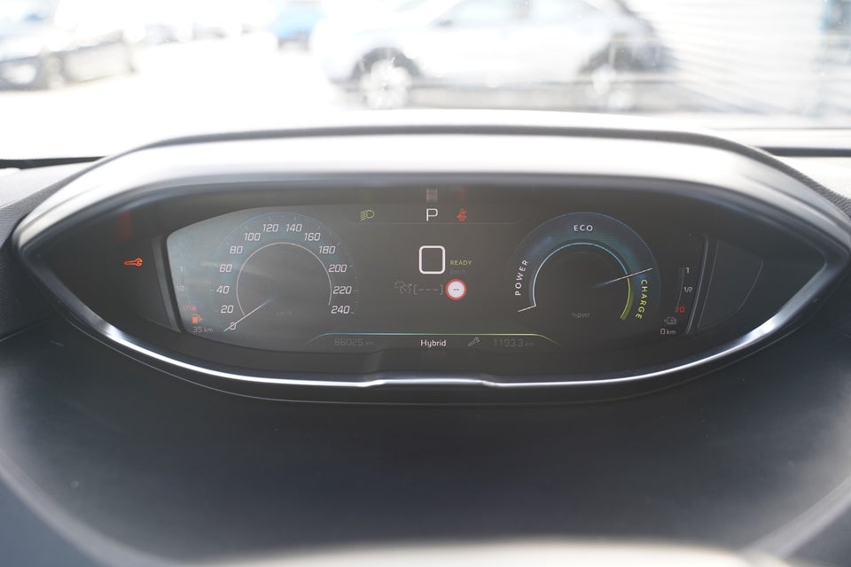 Peugeot 3008 1,6 Hybrid First Selection EAT8 5d