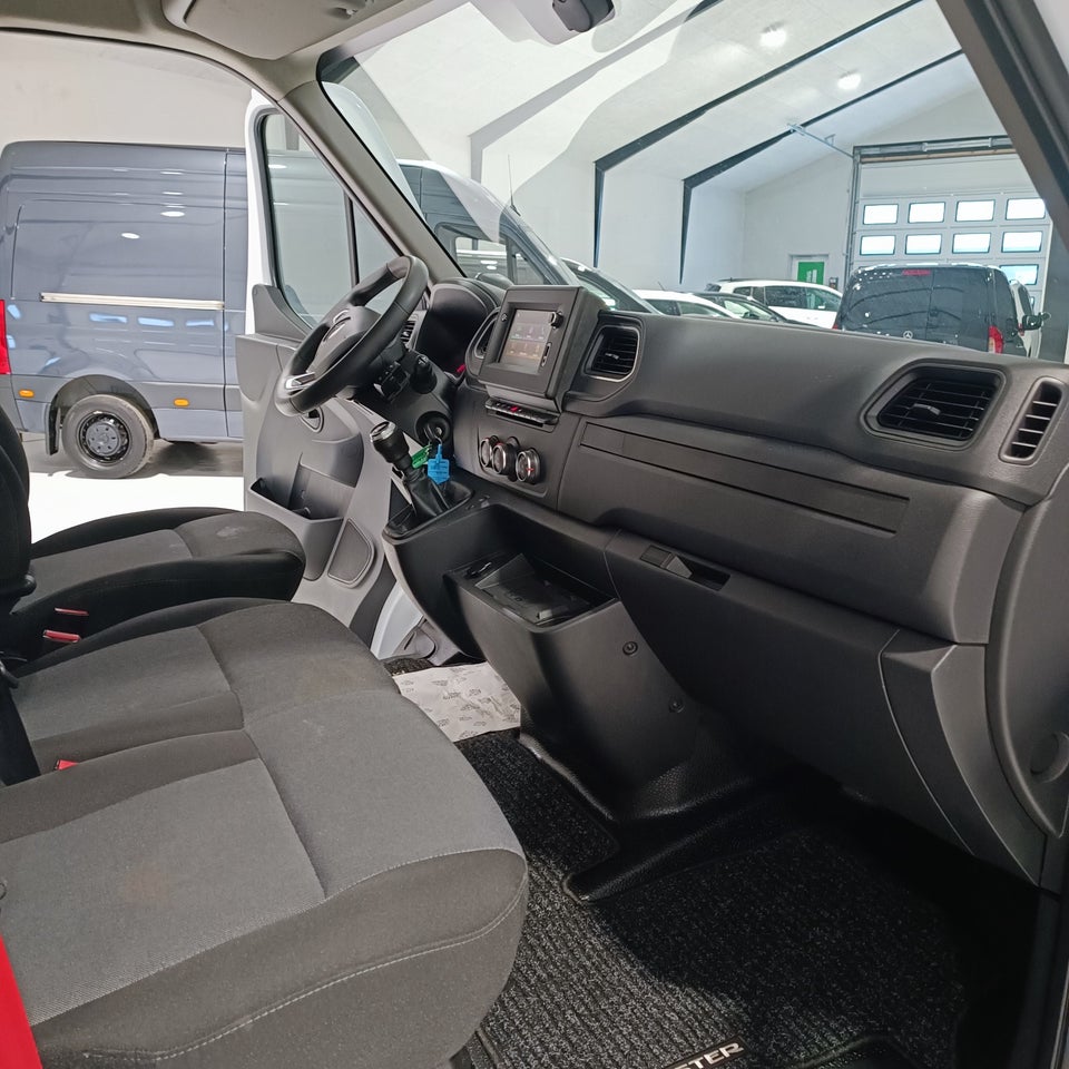 Renault Master IV T35 2,3 dCi 150 L3H2 Kassevogn