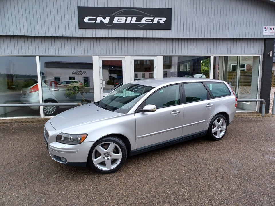 Volvo V50 2,4 Momentum 5d