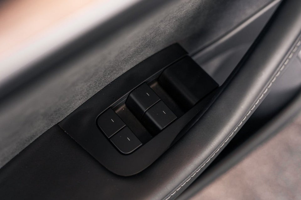 Tesla Model 3 Standard Range+ RWD 4d