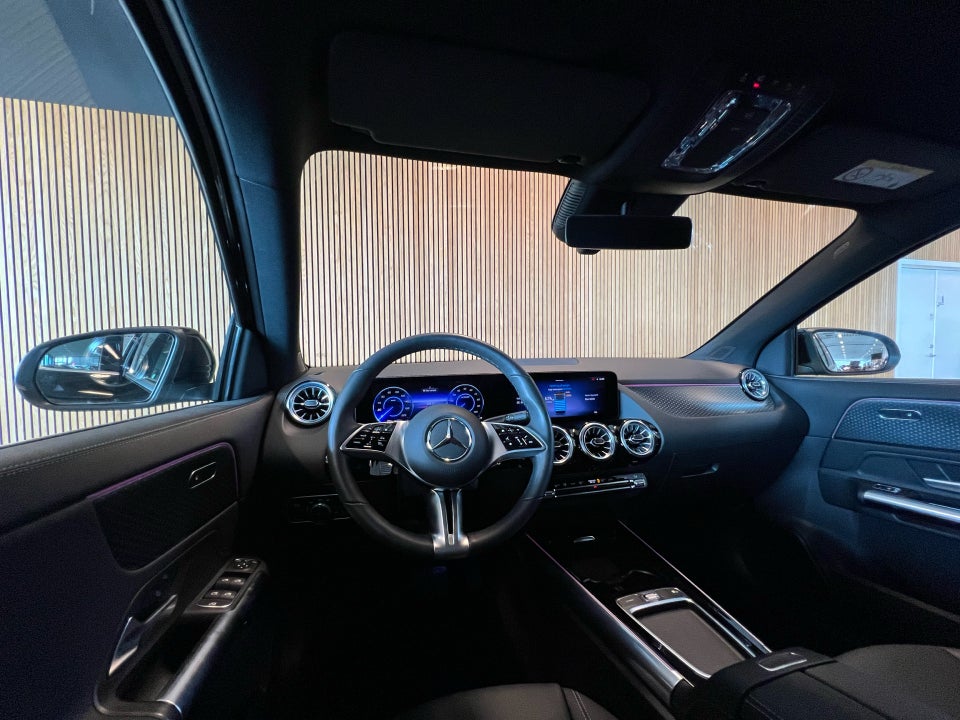 Mercedes EQA300 Progressive 4Matic 5d