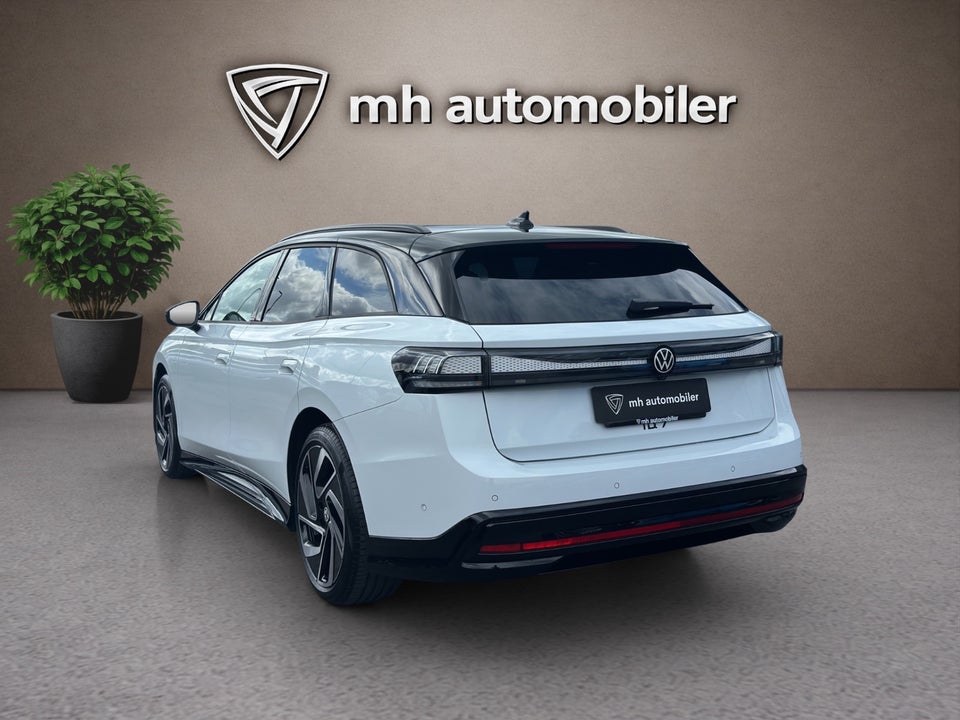 VW ID.7 77 Black Style Tourer 5d