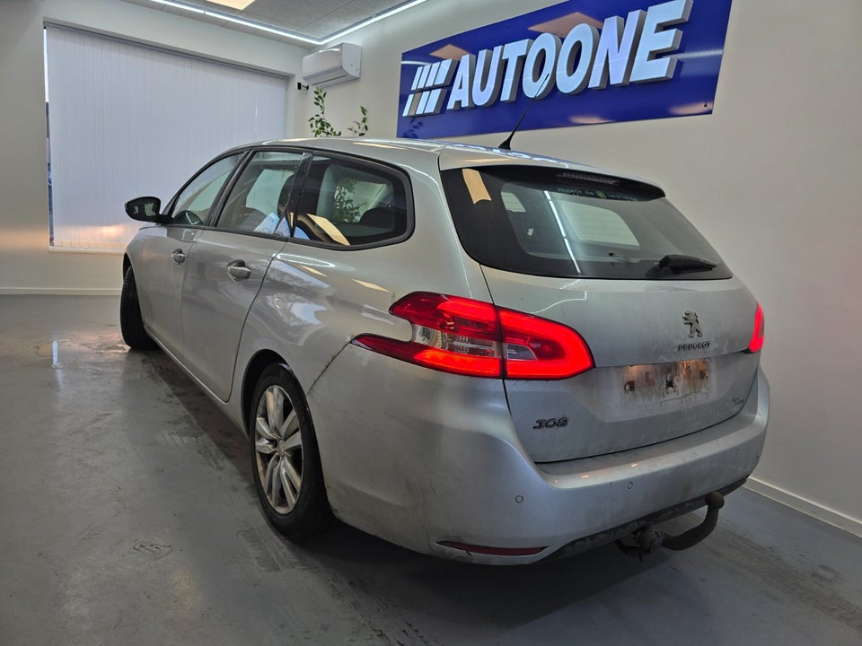 Peugeot 308 1,2 e-THP 130 Active SW 5d