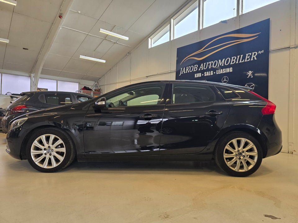 Volvo V40 1,6 D2 115 Kinetic 5d