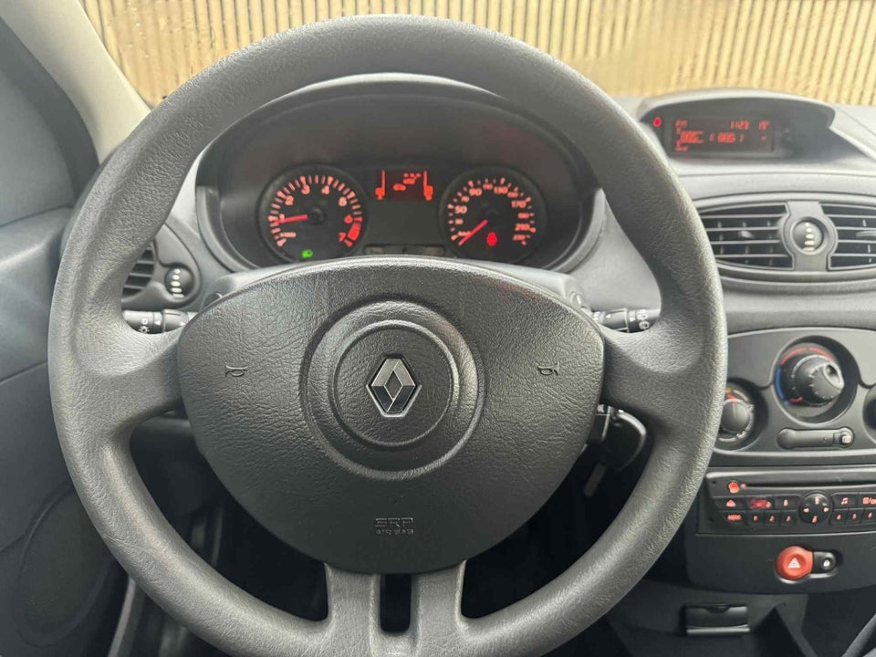 Renault Clio III 1,2 16V Authentique 3d