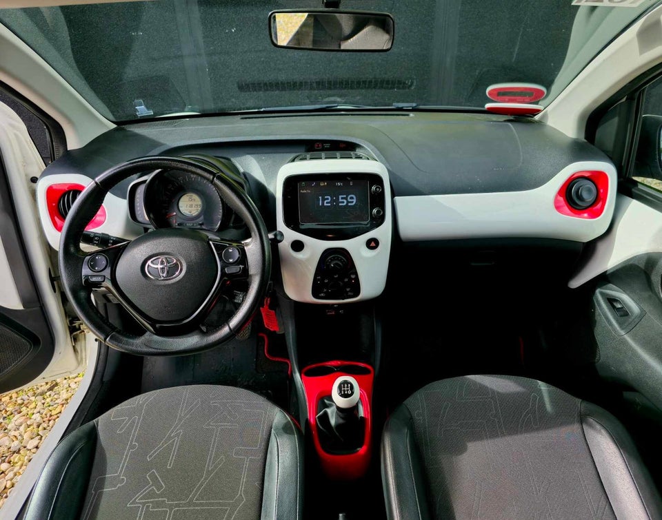 Toyota Aygo 1,0 VVT-i x-wave 5d