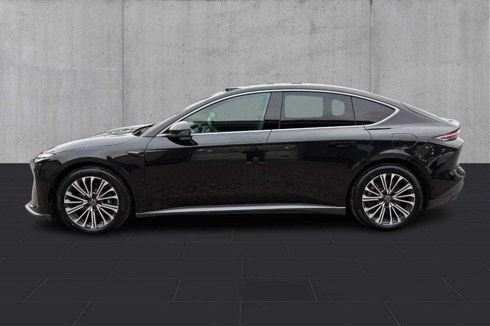 NIO ET5 75 Standard Range 4d