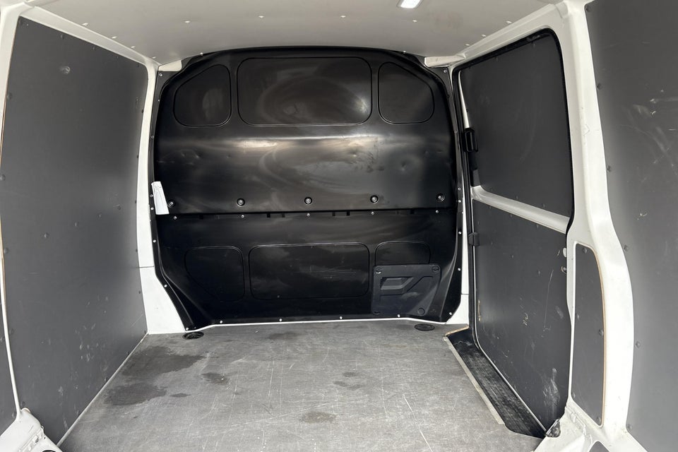 VW Transporter 2,0 TDi 110 Kassevogn lang