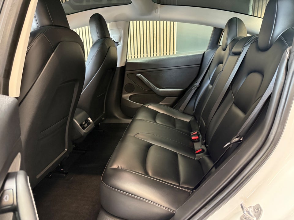 Tesla Model 3 RWD 4d