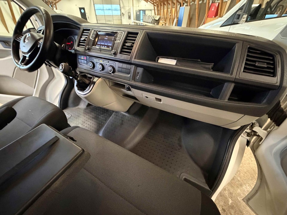 VW Transporter 2,0 TDi 150 Kassevogn lang
