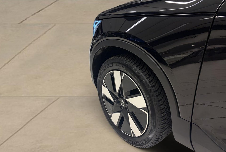 Volvo XC40 Standard Range Plus 5d