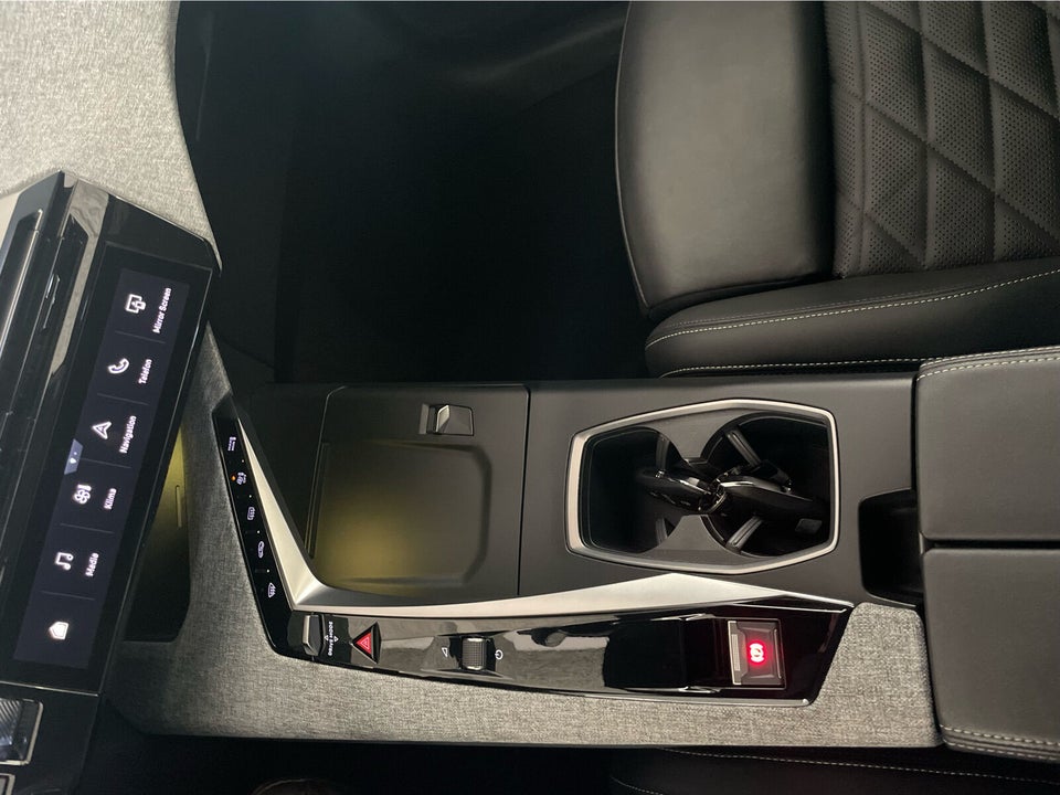 Peugeot e-3008 77 GT Pack 5d