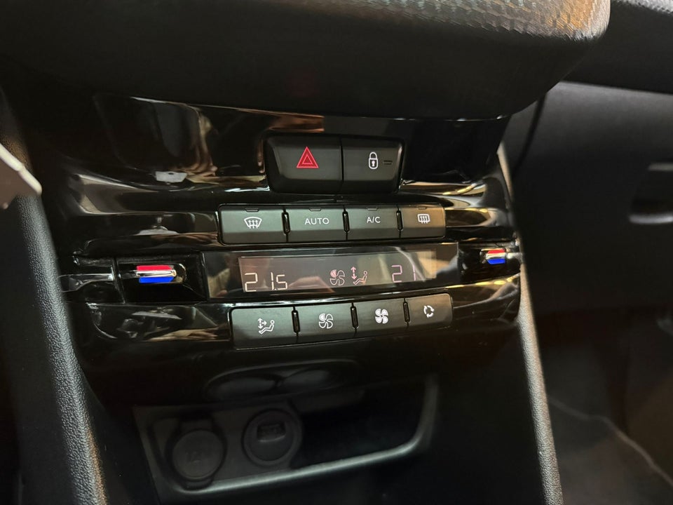 Peugeot 208 1,2 PureTech 82 Allure Sky 5d