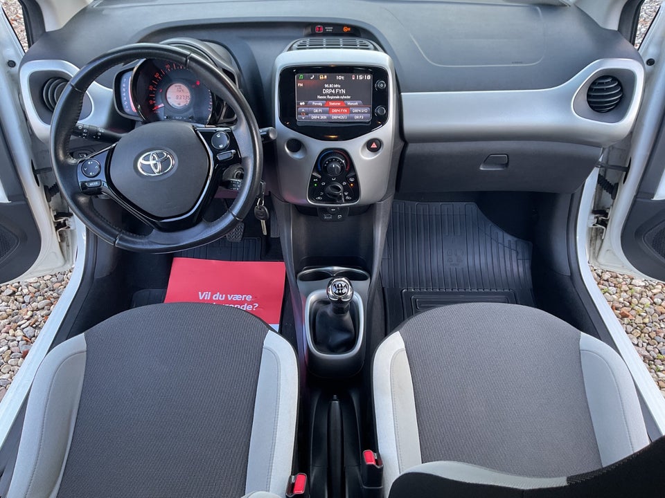 Toyota Aygo 1,0 VVT-i x-play x-touch 5d