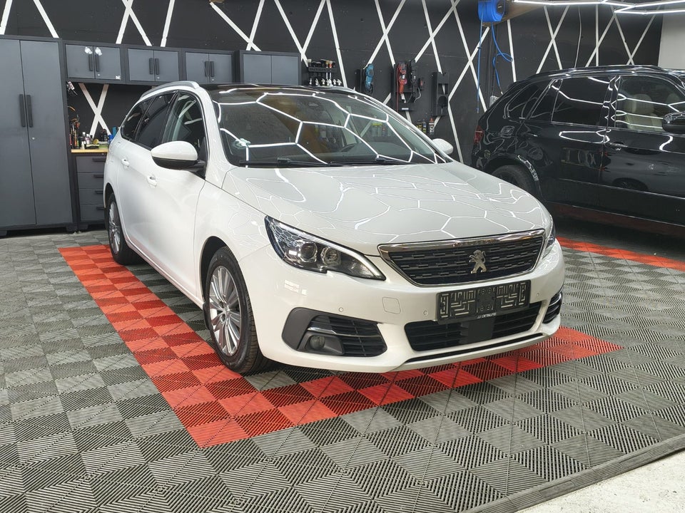 Peugeot 308 1,2 PureTech 130 Infinity SW 5d