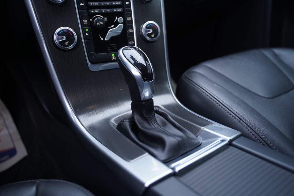 Volvo XC60 2,0 T5 245 Summum aut. Van 5d