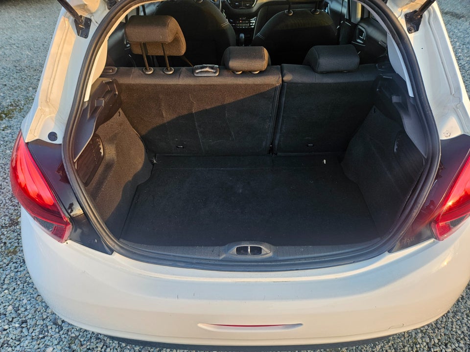 Peugeot 208 1,2 VTi 82 Allure Sky 5d