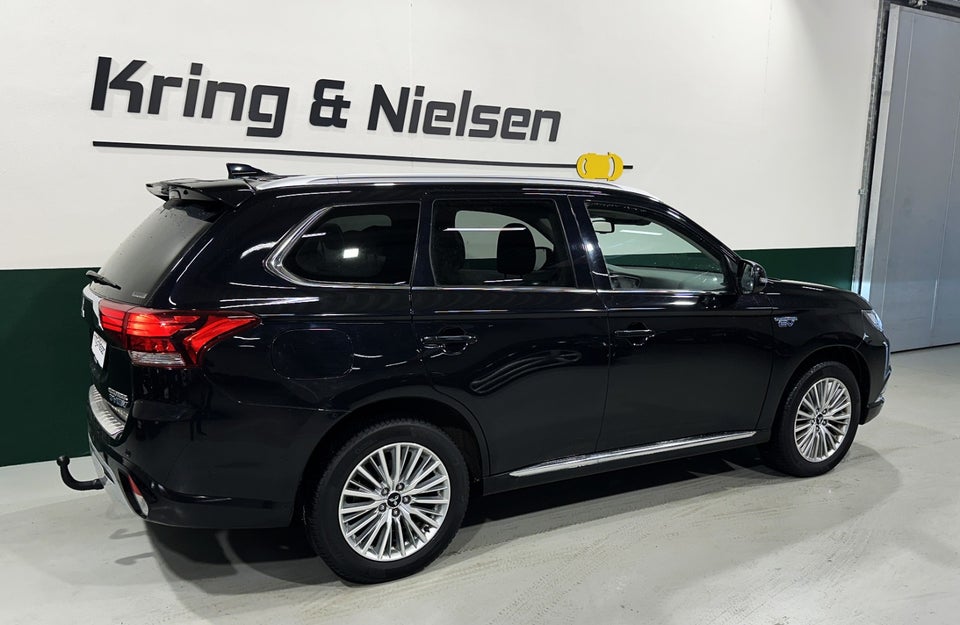 Mitsubishi Outlander 2,4 PHEV Instyle CVT 4WD 5d