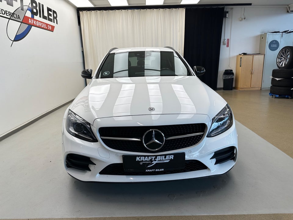 Mercedes C300 de 2,0 AMG Line stc. aut. 5d