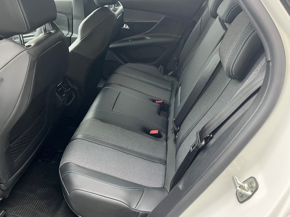 Peugeot 3008 1,6 Hybrid Allure Pack Limited EAT8 5d