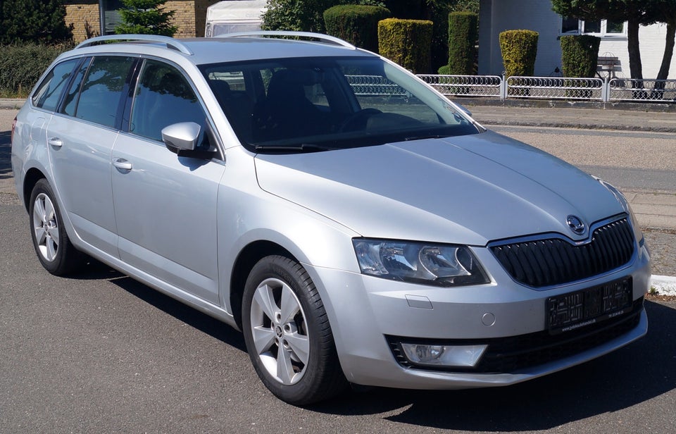 Skoda Octavia 2,0 TDi 150 Elegance Combi DSG 5d