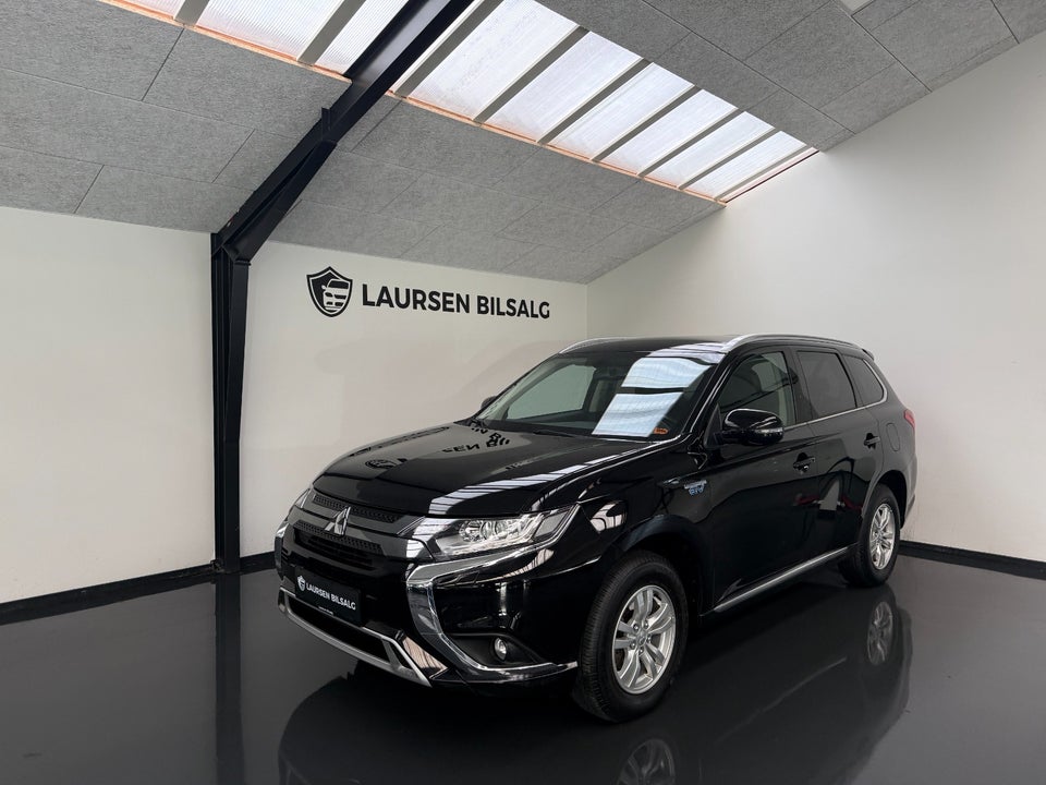 Mitsubishi Outlander 2,4 PHEV Invite CVT 4WD 5d