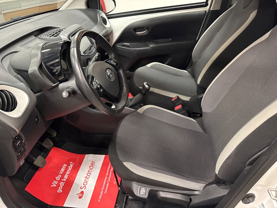 Toyota Aygo 1,0 VVT-i x-press 5d