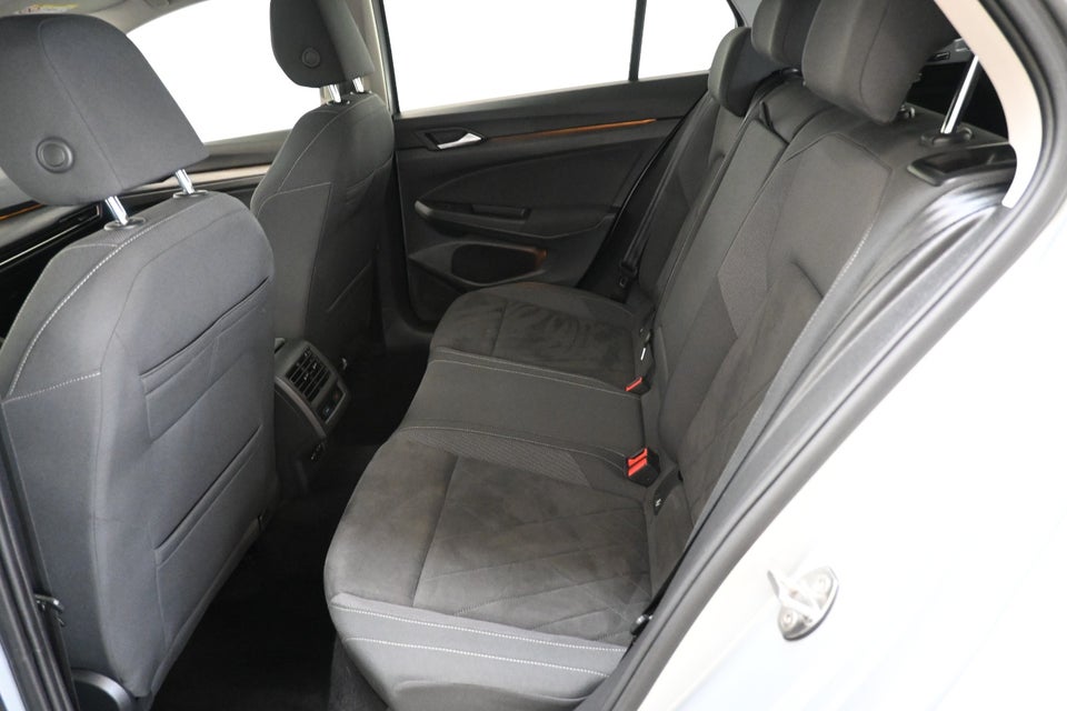 VW Golf VIII 1,4 eHybrid DSG 5d