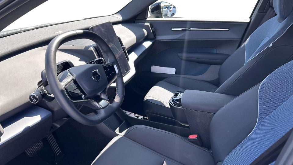 Volvo EX30 Standard Range Plus 5d