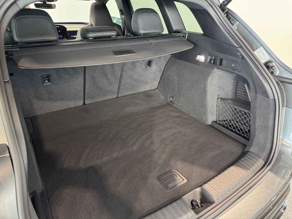 Audi SQ6 e-tron quattro 5d